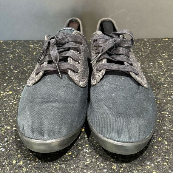 Fred Perry Black/Gray Canvas Retro Sneakers. Size 12. - Picture 3 of 10